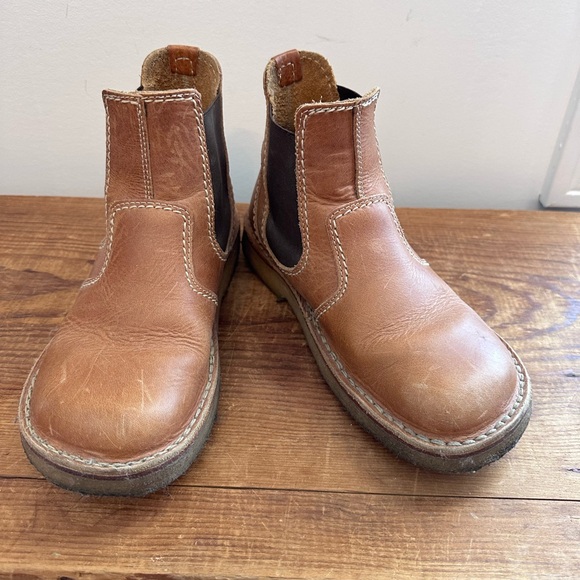 European Duckfeet Leather Chelsea Ankle Boot - Picture 2 of 9